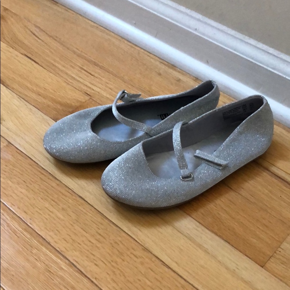 Girls Smartfit silver ballet flats